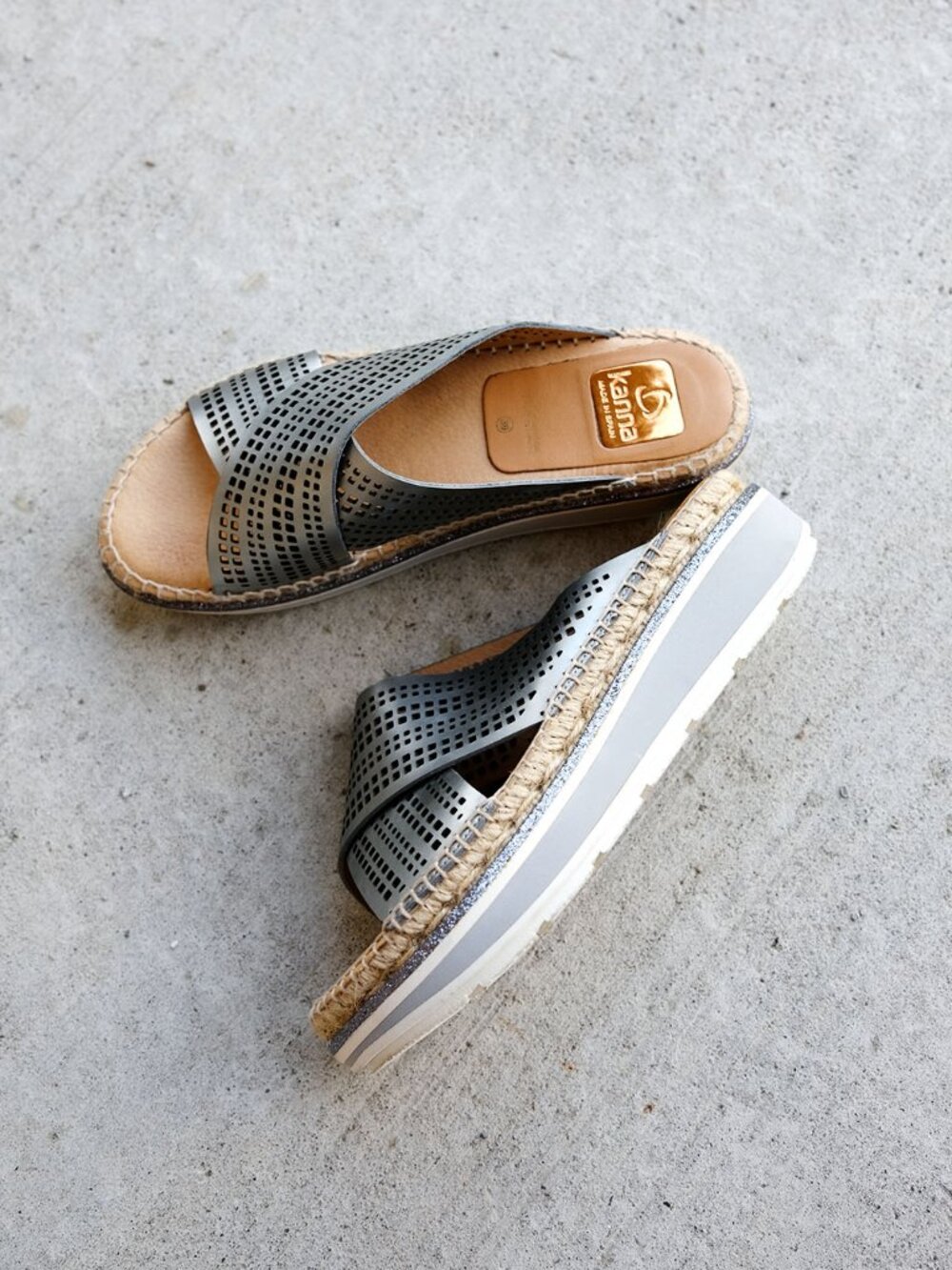 Kanna Metallic Gray Leather Wedge Platform Slide Sandal 8.5 GUC